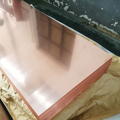 Metal de cobre metálico rojo naranja con ductilidad y transparencia opaca